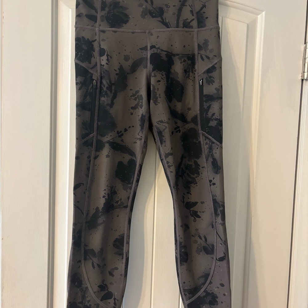 Athleta Rainier réflective leggings, size small. EUC!
